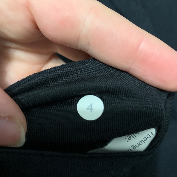 Black Lululemon groove crops - Picture 2 of 2